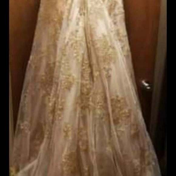 A David's Bridal Exclusive Wedding Dress A-Line Oleg Cassini - Picture 4 of 7